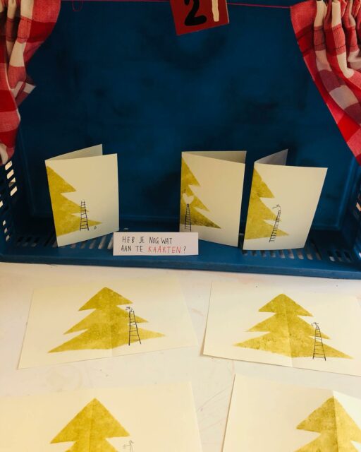 In de Advent.ure Calendar vandaag fijn kerstwenskaarten daar zijn er maar een paar van en met de hand en liefde gemaakt ✨
.
.
#kerstwensen #kerstkaarten #kerstkaart #handgemaakt #apeldoorn #winkel #etalage #wensen