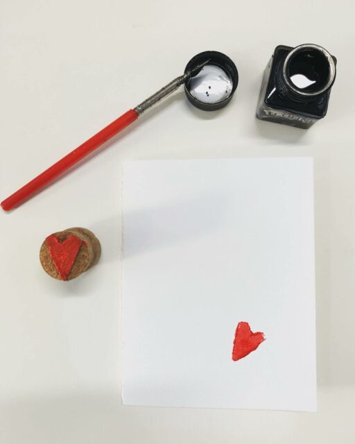 Een hartenwens versturen is natuurlijk super persoonlijk. Kom langs of maak een afspraak en samen vangen we jouw gedachte dagvers in een kaart naar je hart!
.
.
#hartenwens #valentijnsdag #kaartopmaat #handwerk #kunstigekaart